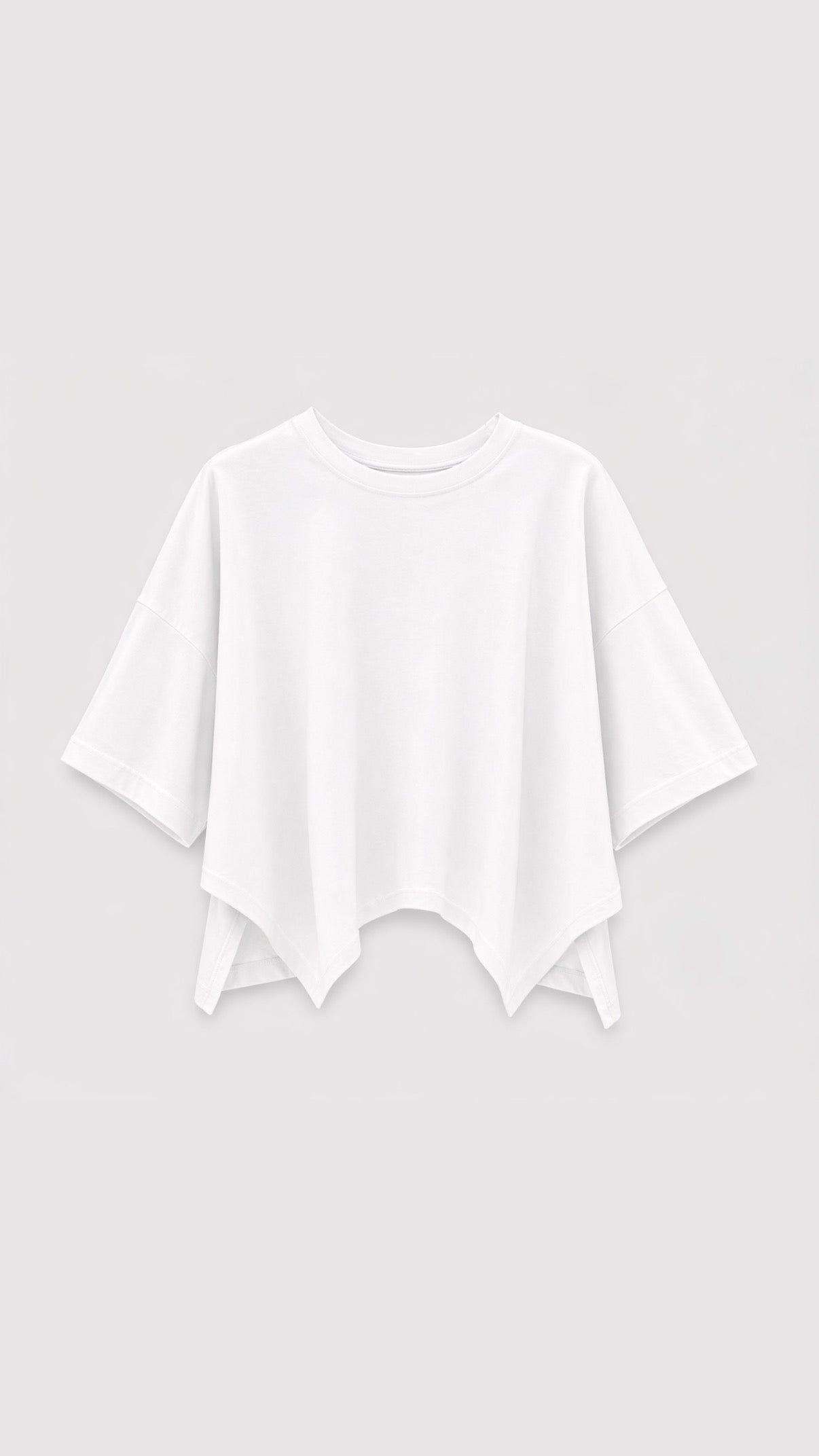 Kadın Beyaz Oversize Asimetrik Kesim Tişört