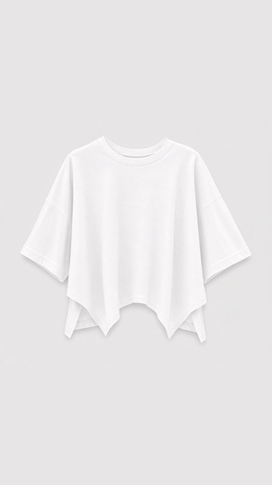 Kadın Beyaz Oversize Asimetrik Kesim Tişört